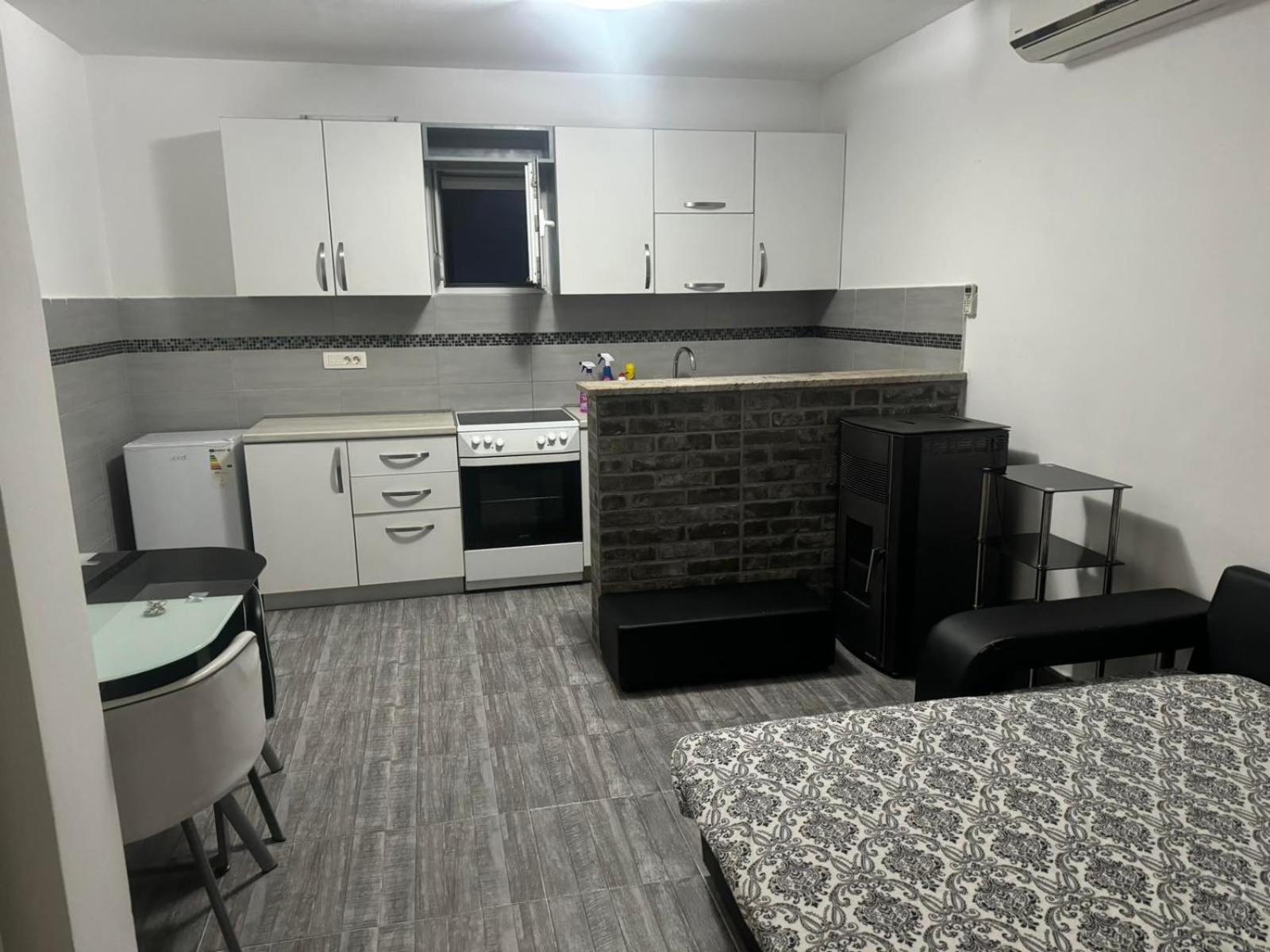 Anita Guest House Tivat Eksteriør bilde